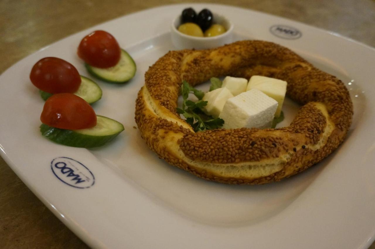 Phosphorion Hotel Istanbul Eksteriør billede Simit with kaymak