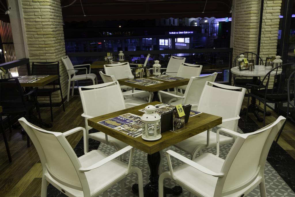 Phosphorion Hotel Istanbul Eksteriør billede Interior of a restaurant in Nicosia