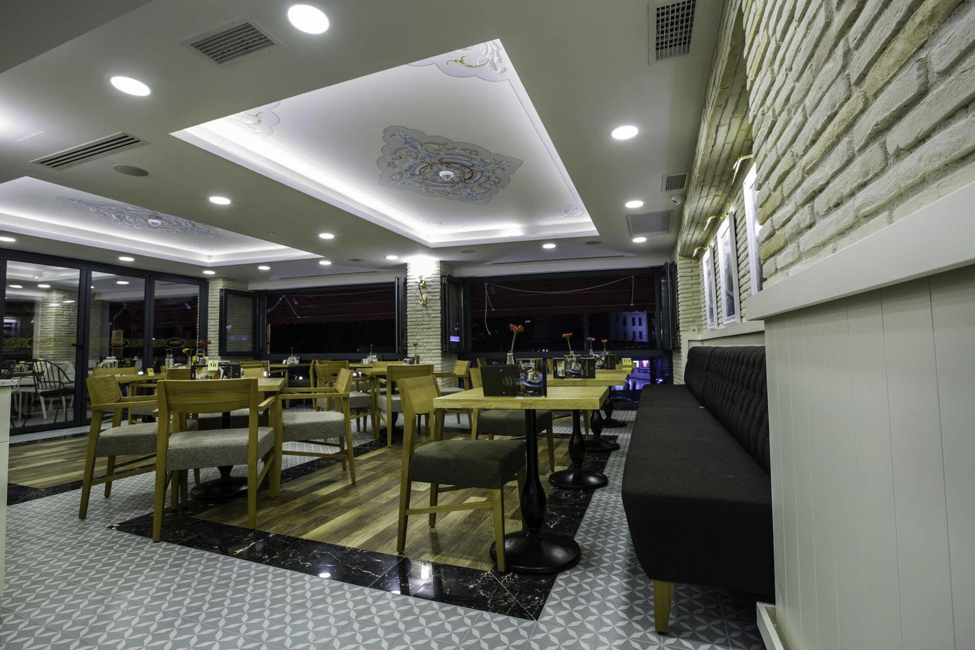 Phosphorion Hotel Istanbul Eksteriør billede Interior of a restaurant in the hotel
