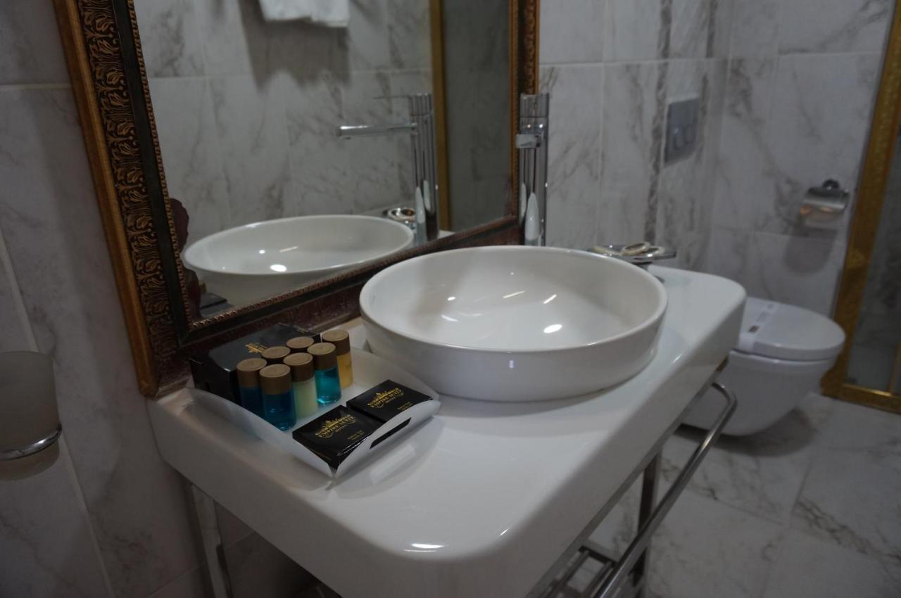 Phosphorion Hotel Istanbul Eksteriør billede Bathroom in a hotel